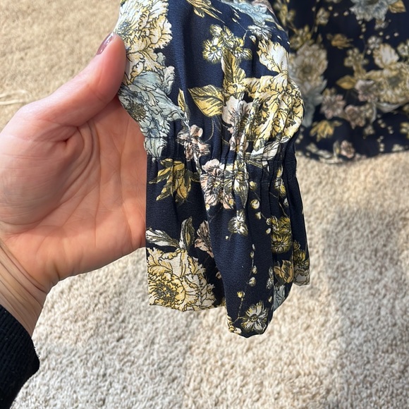 H&M Blouse - Picture 5 of 5